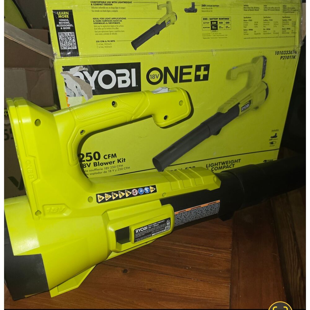 RYOBI ONE+ 18V Cordless Leaf Blower / Sweeper (250 CFM / 90 MPH) – Bare Tool / N